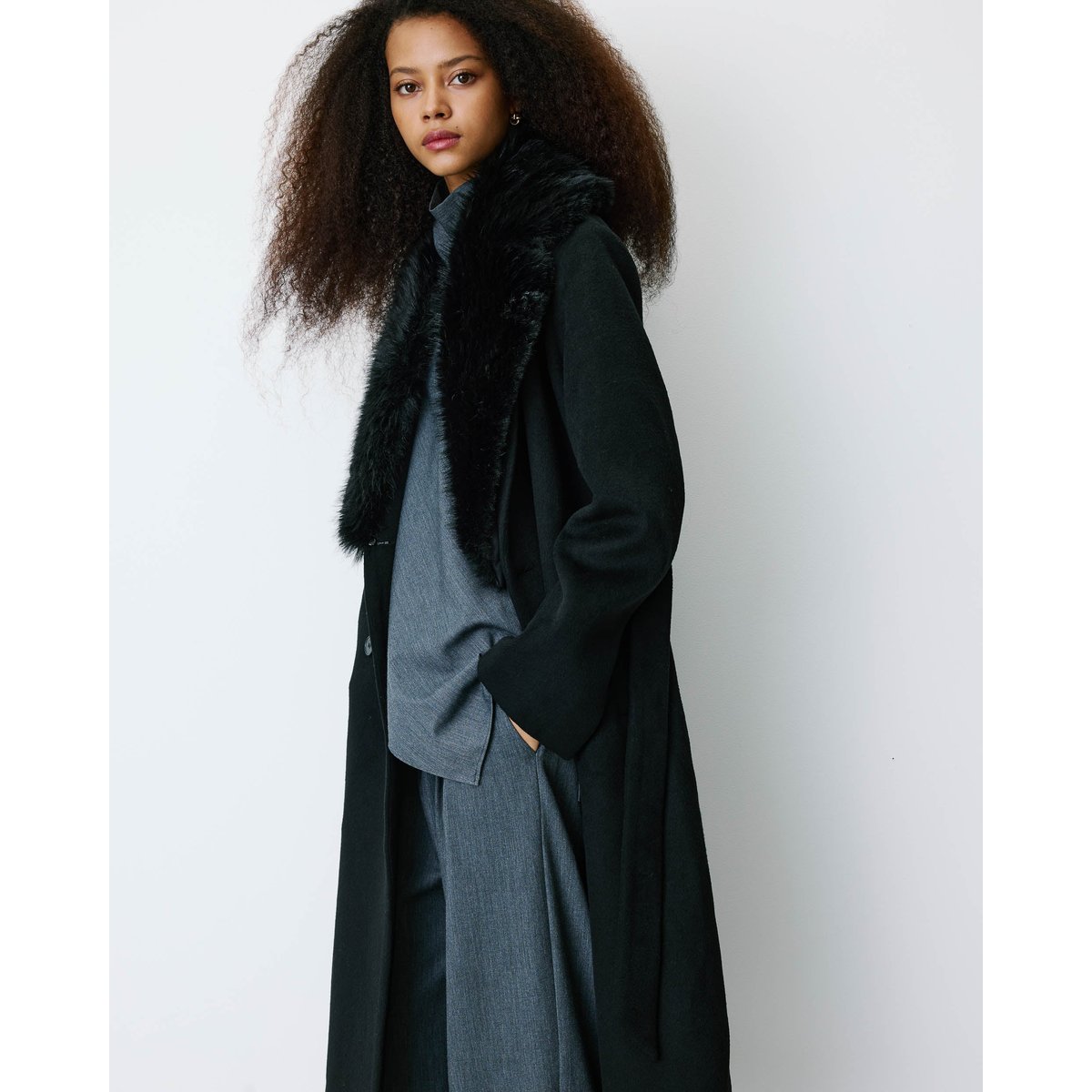 Manteau long croisé col en Imitation fourrure noir Beryl noir, GRACE & MILA