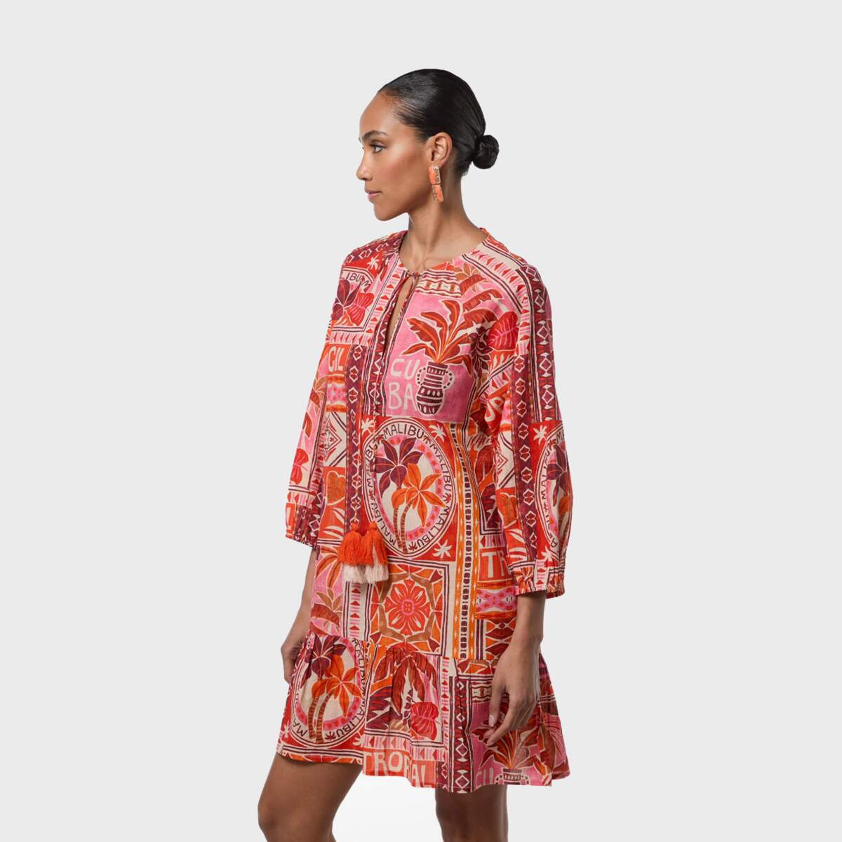 Robe courte imprimée à manches longues avec lien pompon corail, LOLA CASADEMUNT
