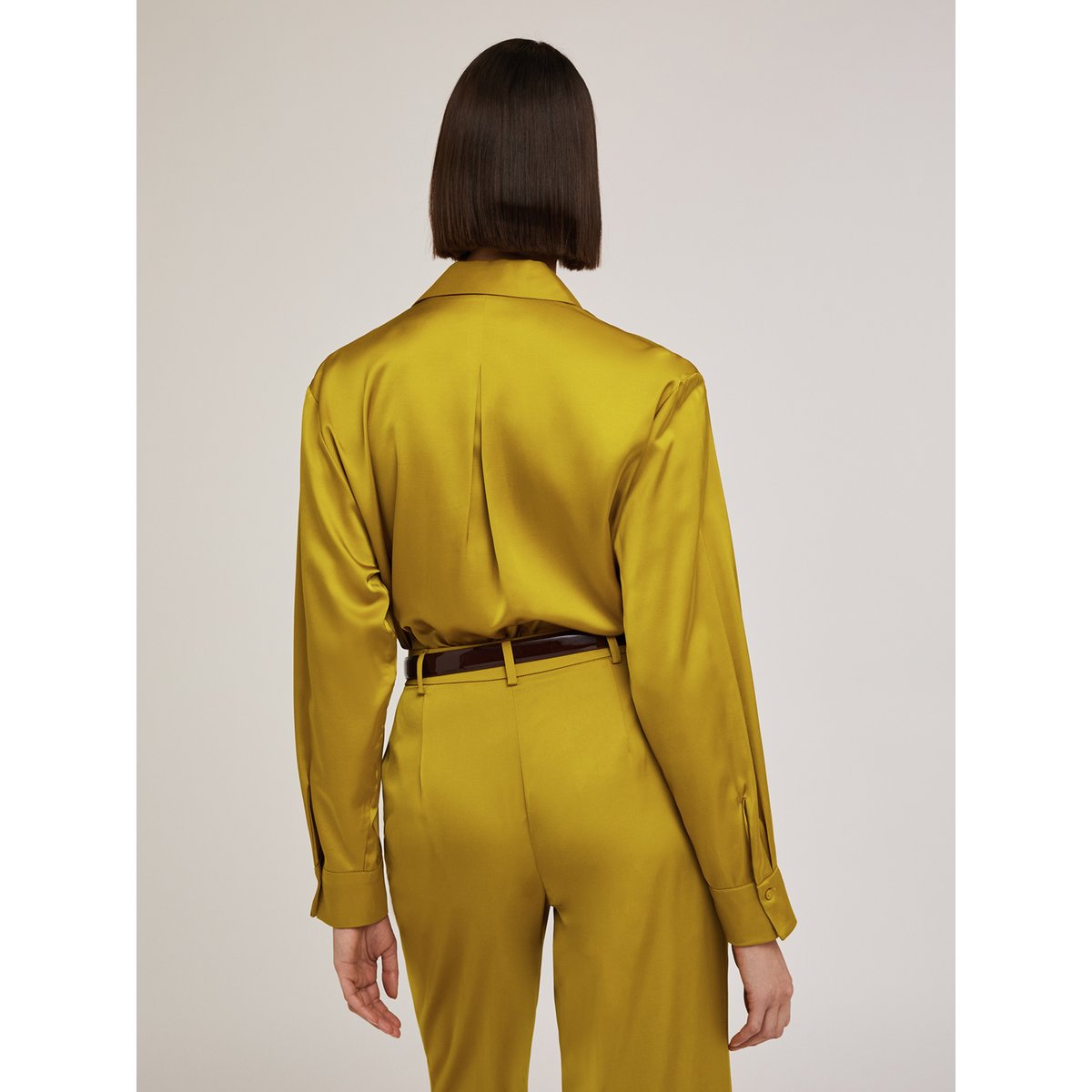Chemise en satin jaune, MOTIVI