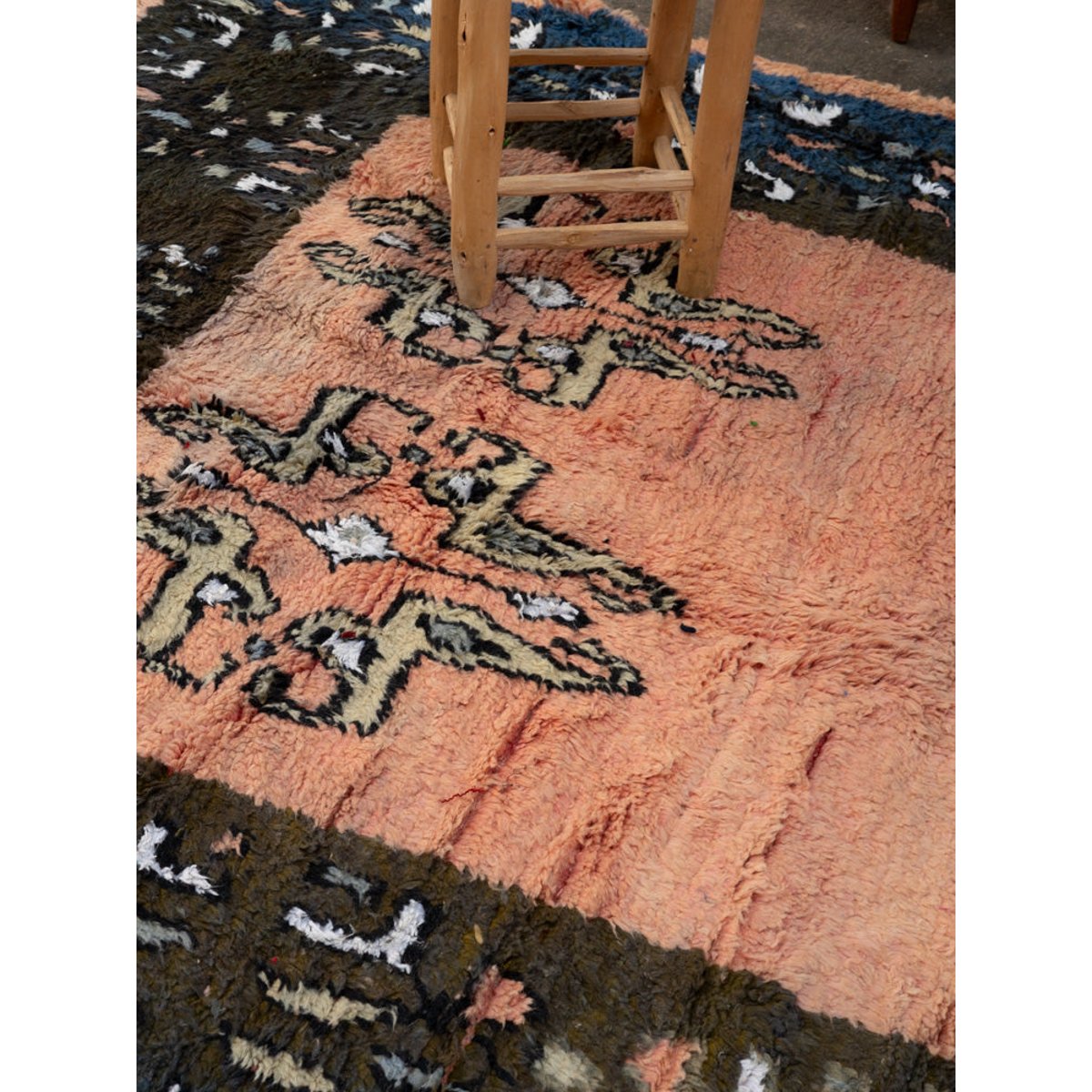 Grand tapis bleu et saumon en laine Olivier N°41 - Bon état bleu, DEBONGOUT