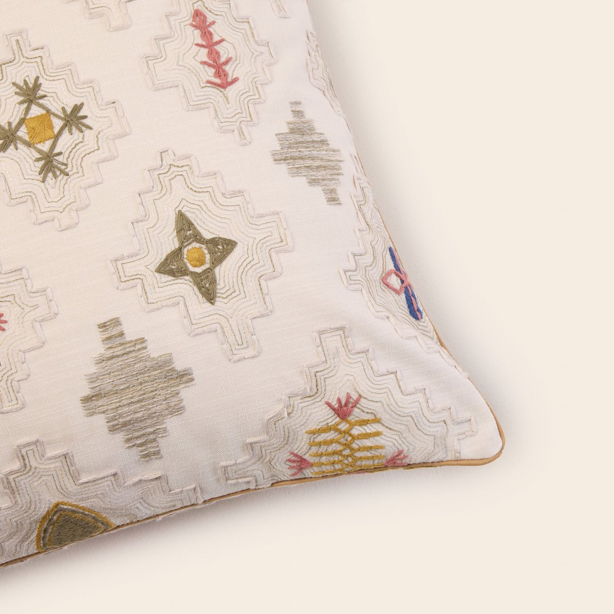 Housse De Coussin en Broderie ethnique GENNARO naturel et multicolore, MADURA