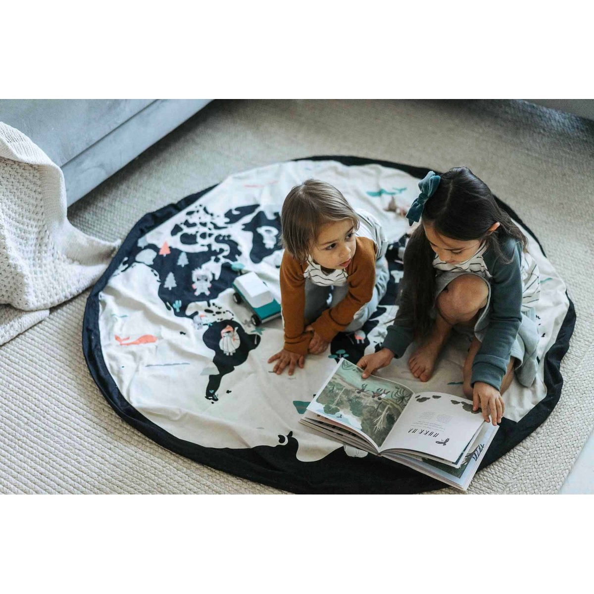 play&go - tapis de jeu & sac à jouets - worldmap/stars ecru/noir, PLAY ET GO