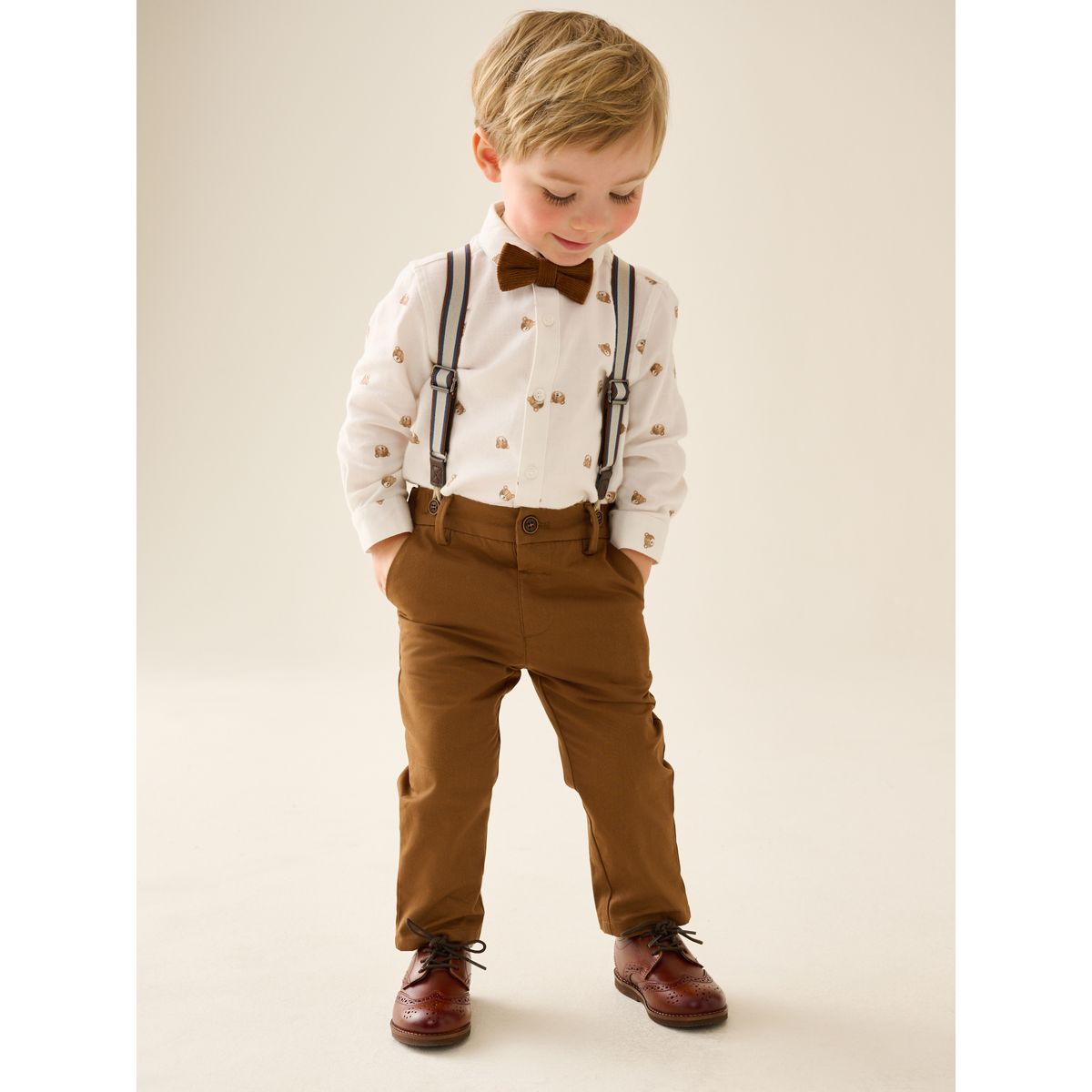 Chemise, pantalon, bretelles et nœud papillon ours brun bronzé, NEXT