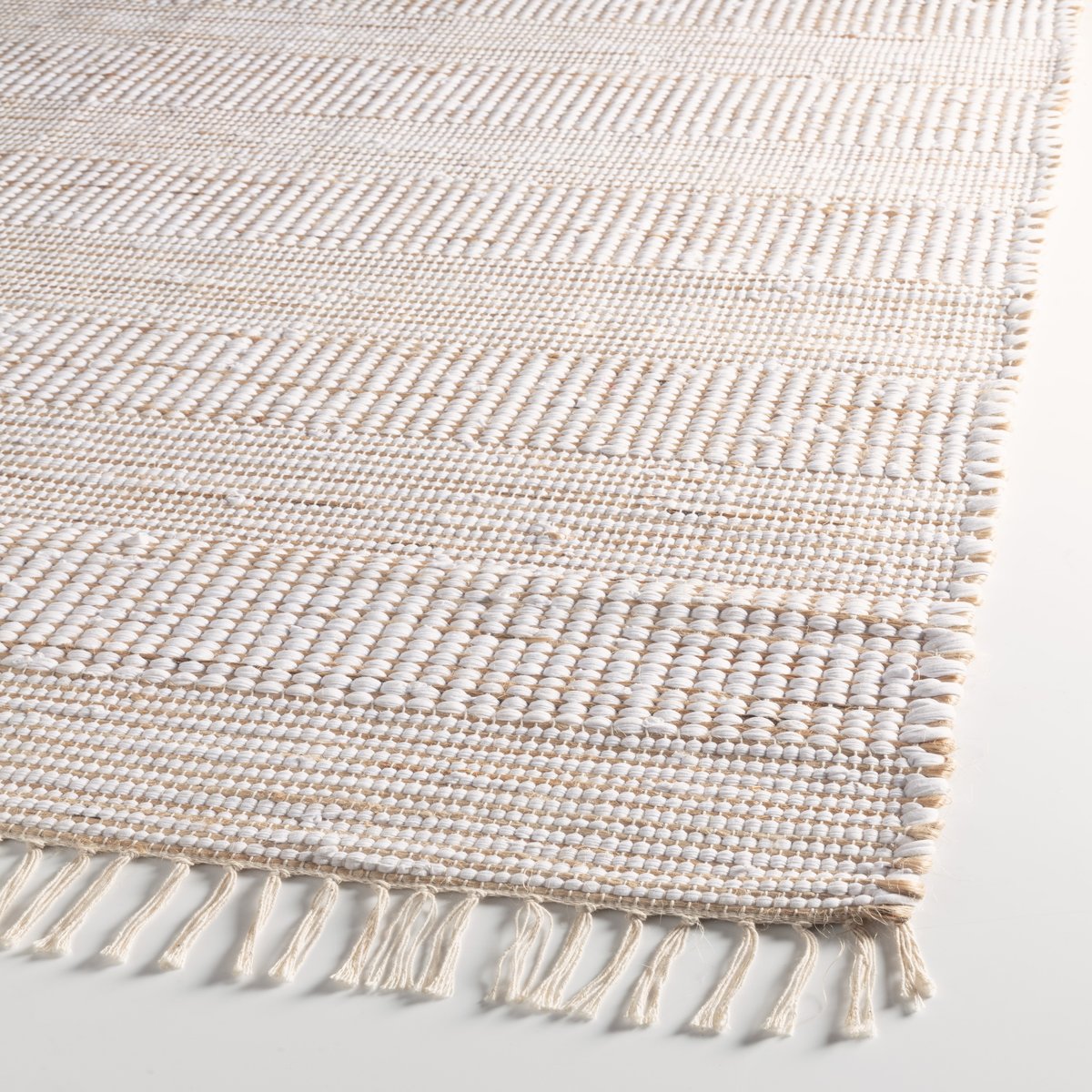 Tapis à franges en coton et jute motif rayé TOFOU blanc naturel, THE DECO FACTORY