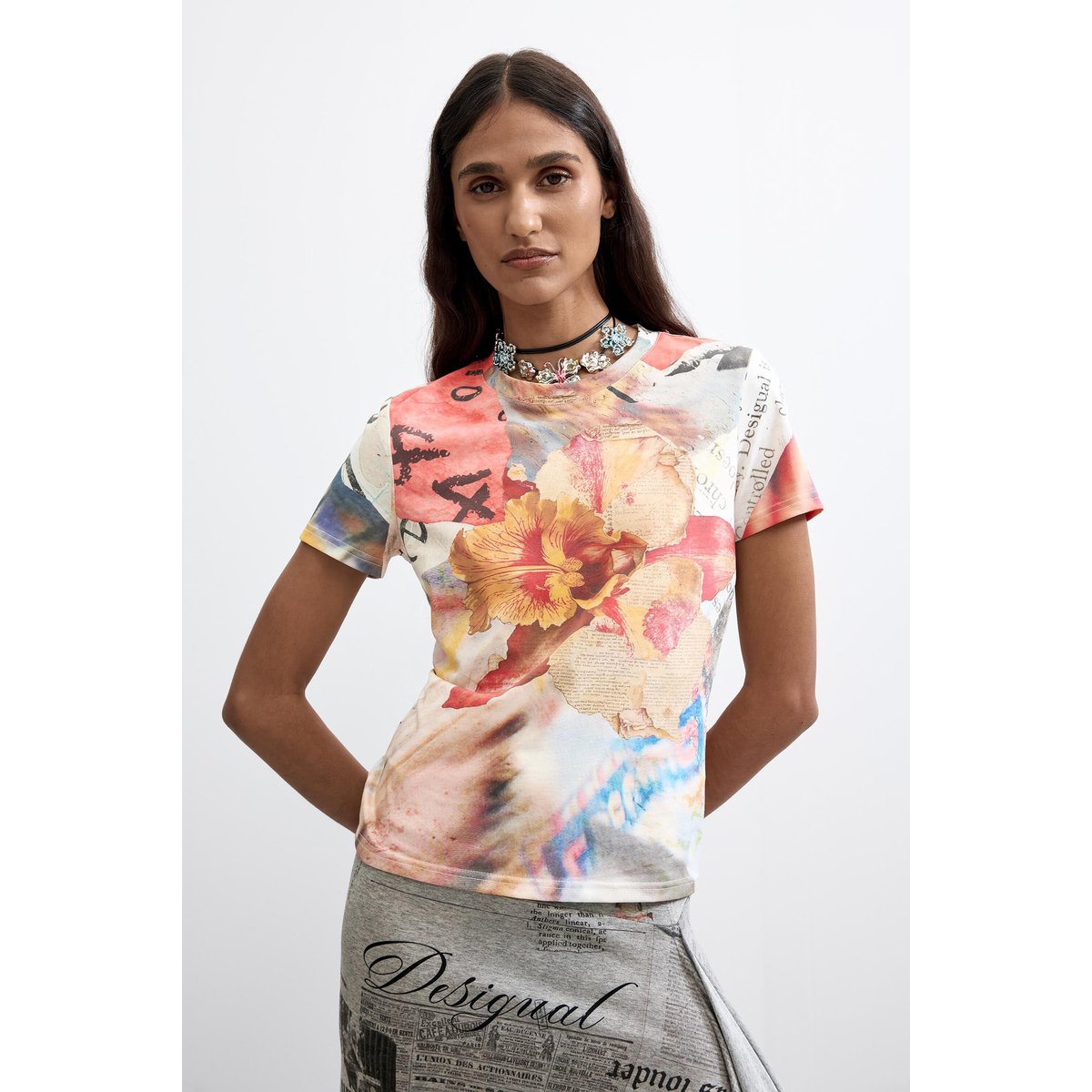 T-shirt imprimé à fleurs multicolore, DESIGUAL