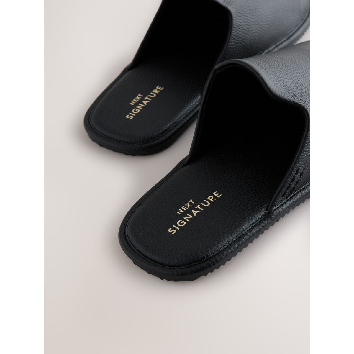 Chaussons mules en cuir signature noir, NEXT