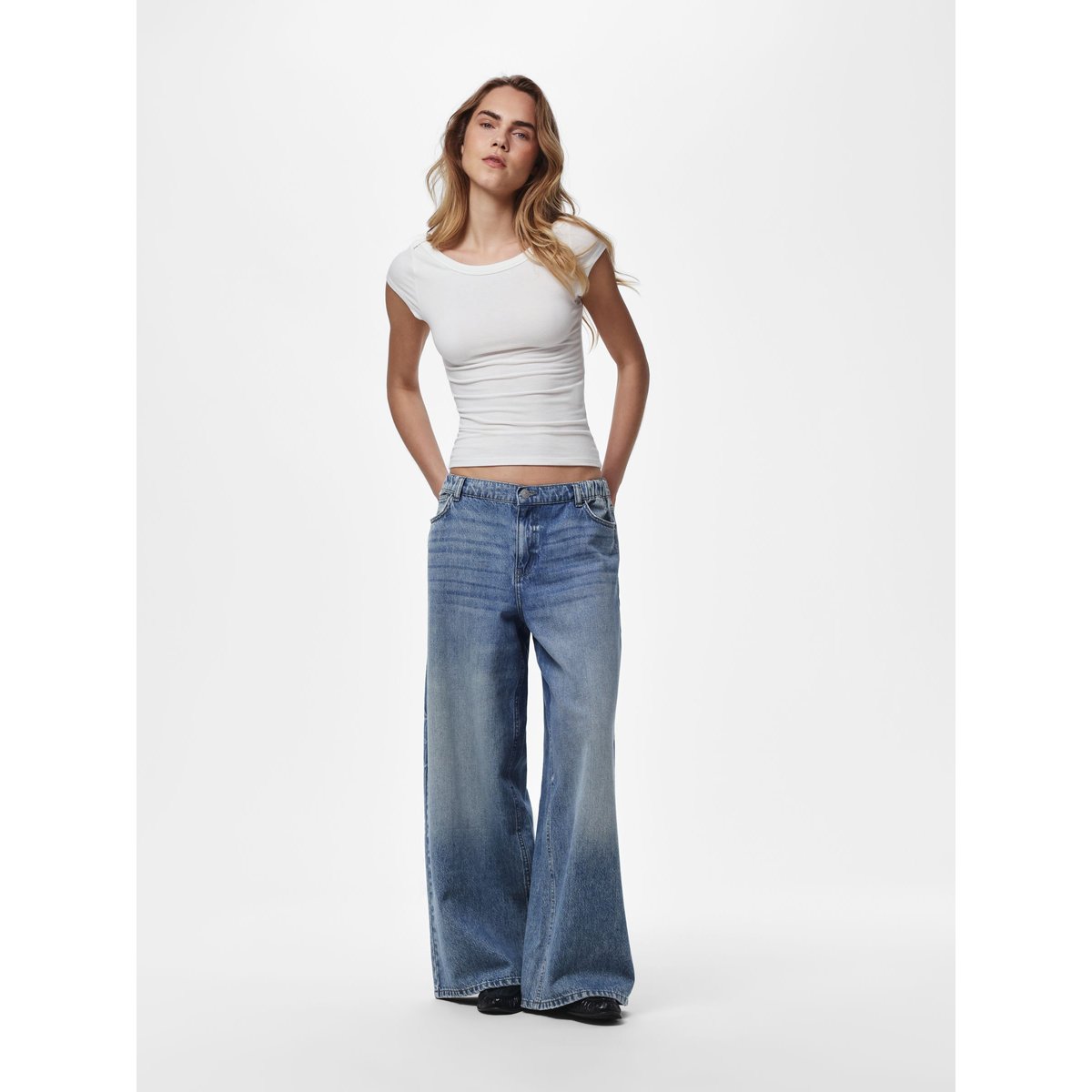 Jean À Coupe Ample medium blue denim, PIECES