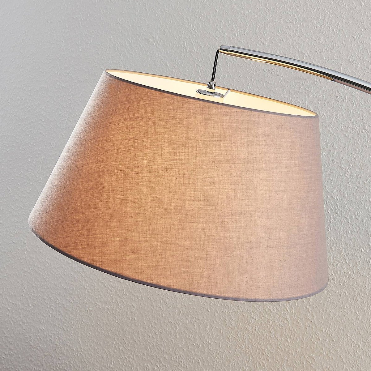 Lampadaire en textile moderne, Evelyna gris, chrome, noir, LUCANDE