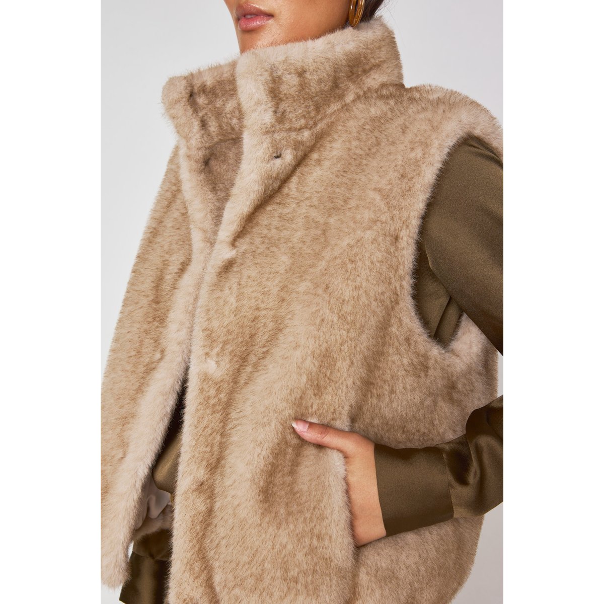 Gilet sans manches duveteux SUZANNE beige, Maison 123