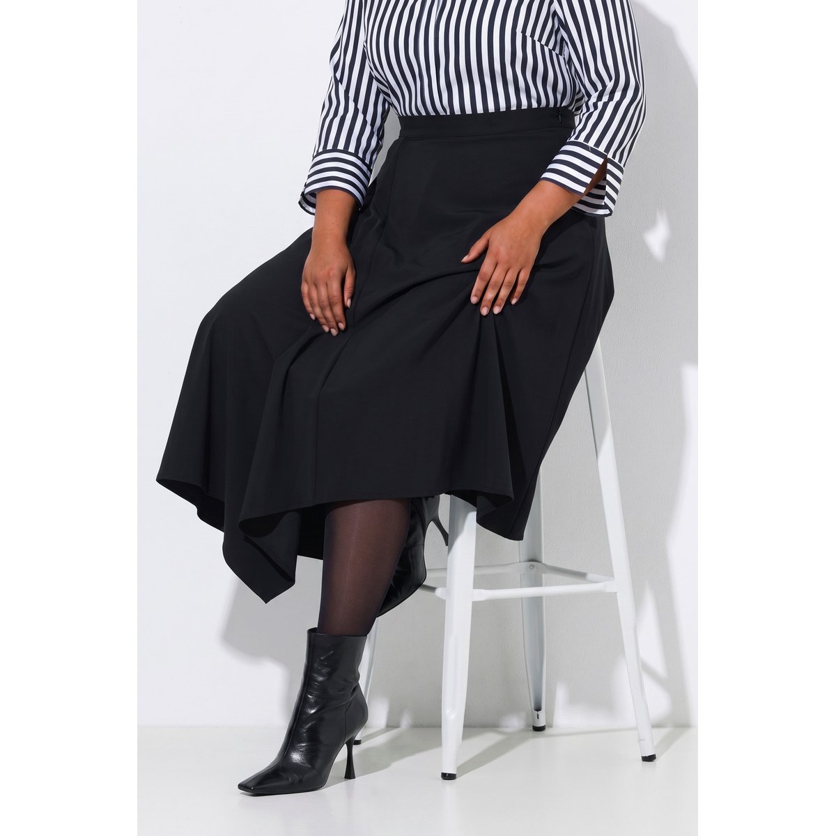 Jupe avec base asymétrique noir, ULLA POPKEN