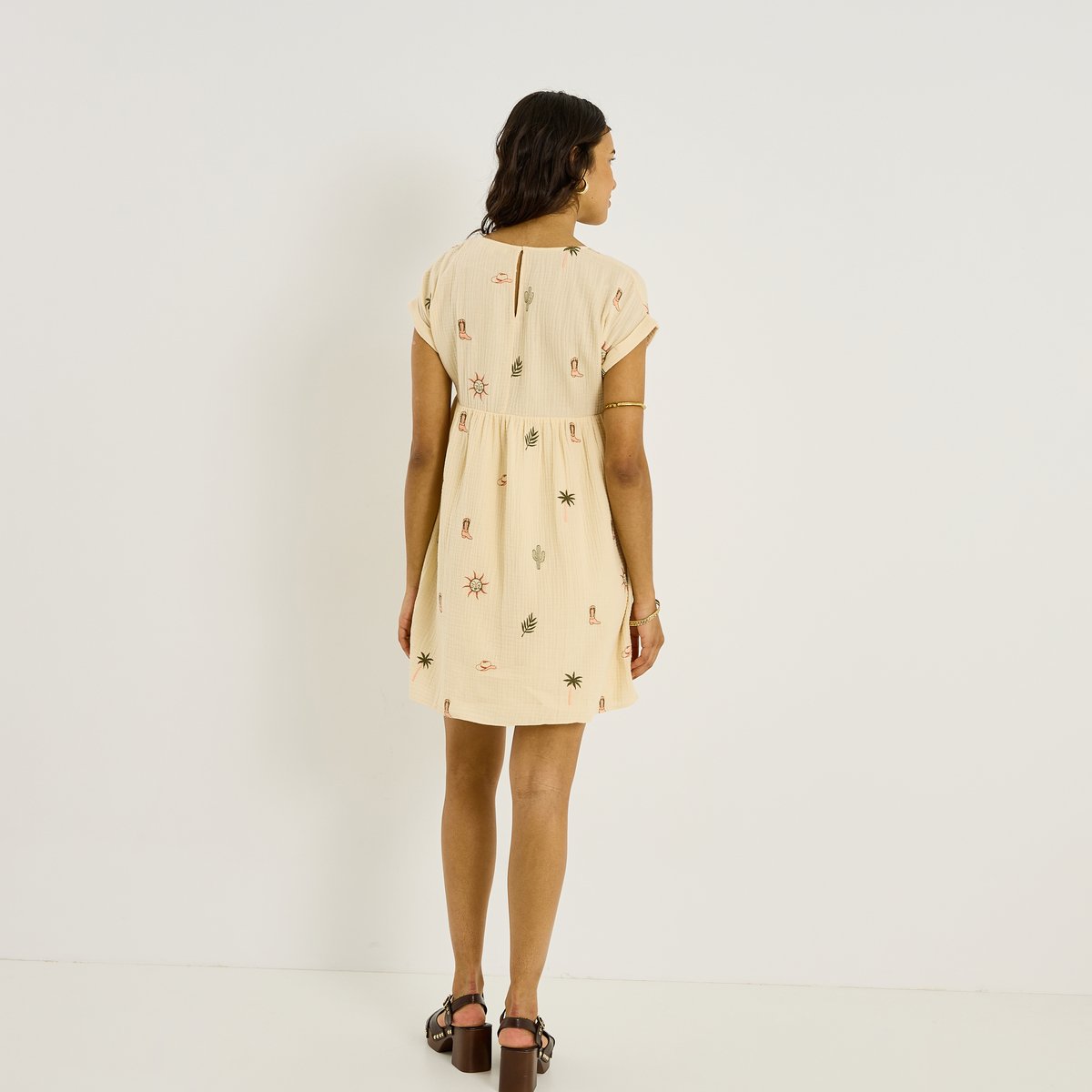 Robe courte brodée en gaze de coton blanc cassé ecru, GRAIN DE MALICE