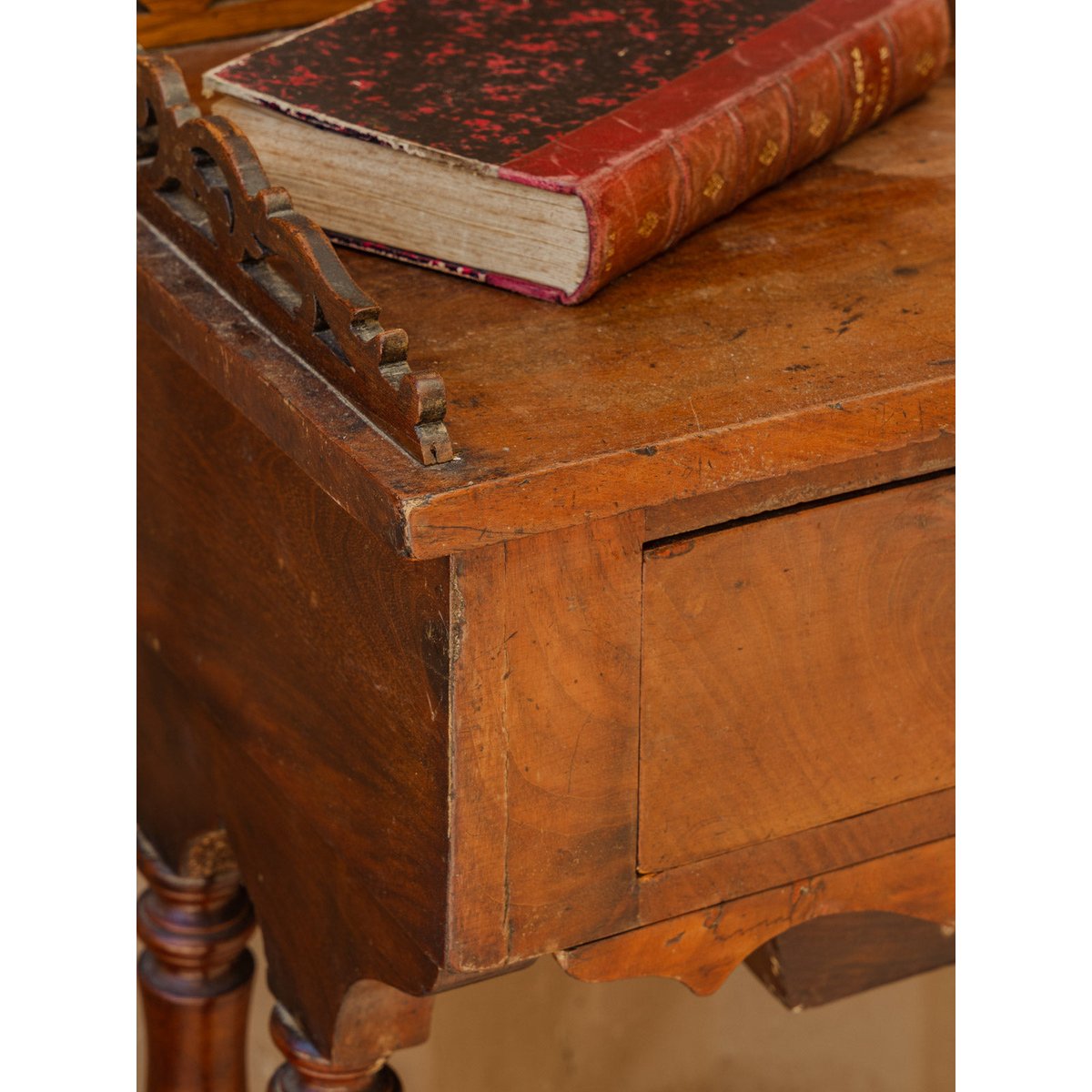 Meuble d'appoint en bois Francine N°1080 - Bon état bois foncé, DEBONGOUT