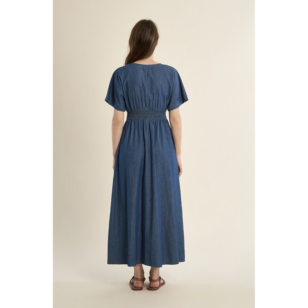 Vestido largo de manga corta y escote en pico azul oscuro, MOLLY BRACKEN
