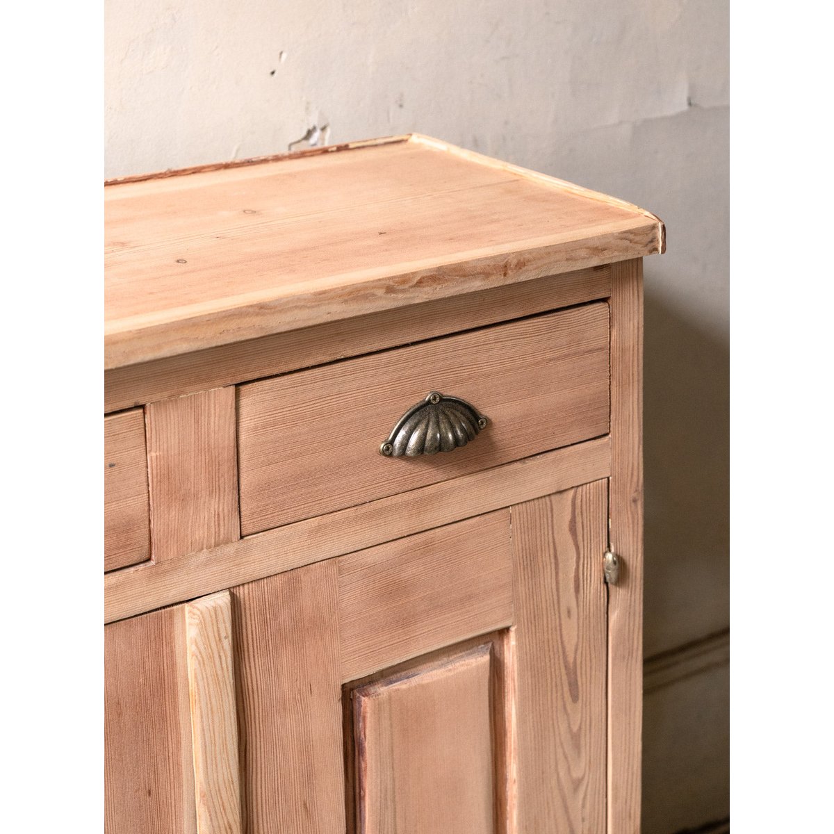 Petit buffet en bois Gilbert N°1746 - Bon état bois clair, DEBONGOUT