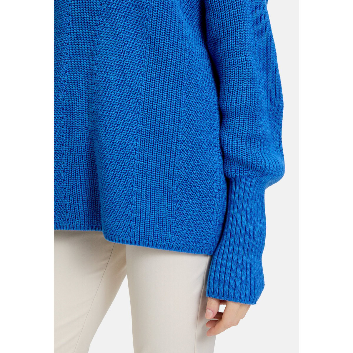 Pull-over en grosse maille à col montant strong blue, BETTY BARCLAY