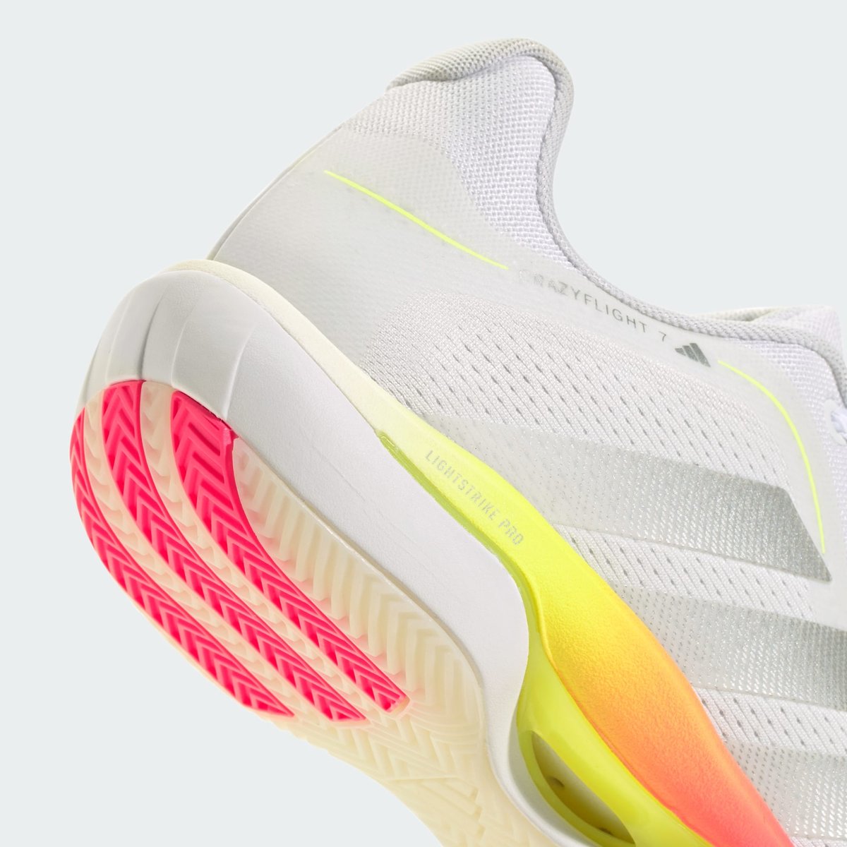 Chaussure Crazyflight 7 Chaussure Crazyflight 7 cloud white / tech grey metallic / solar turbo, adidas Performance