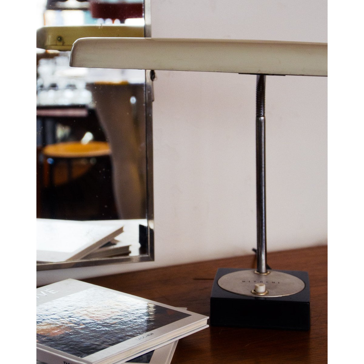 Lampe de bureau Hitachi Julia N°902 - Bon état beige, DEBONGOUT