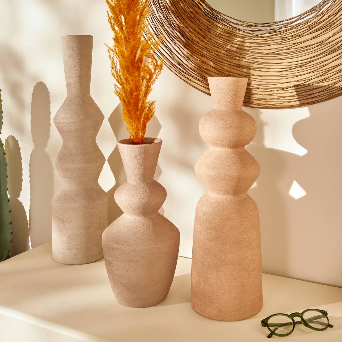Vase totem élancé en dolomite EZIA marron tonka, ATMOSPHERA