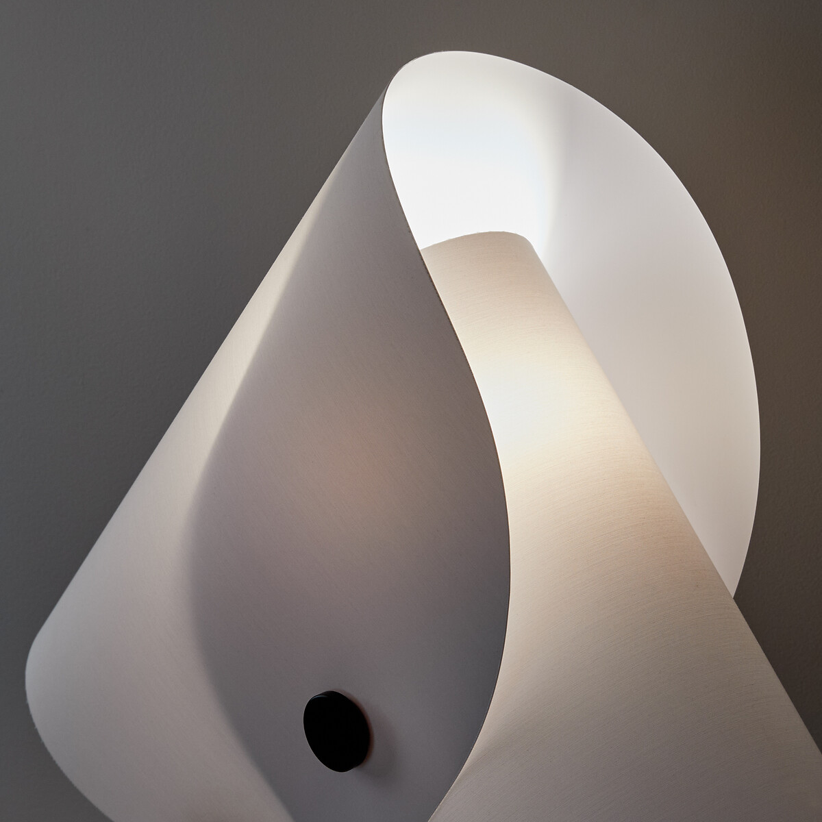 Lampada da terra, Orukami, design di Emmanuel Gallina bianco crema, AM.PM X EMMANUEL GALLINA