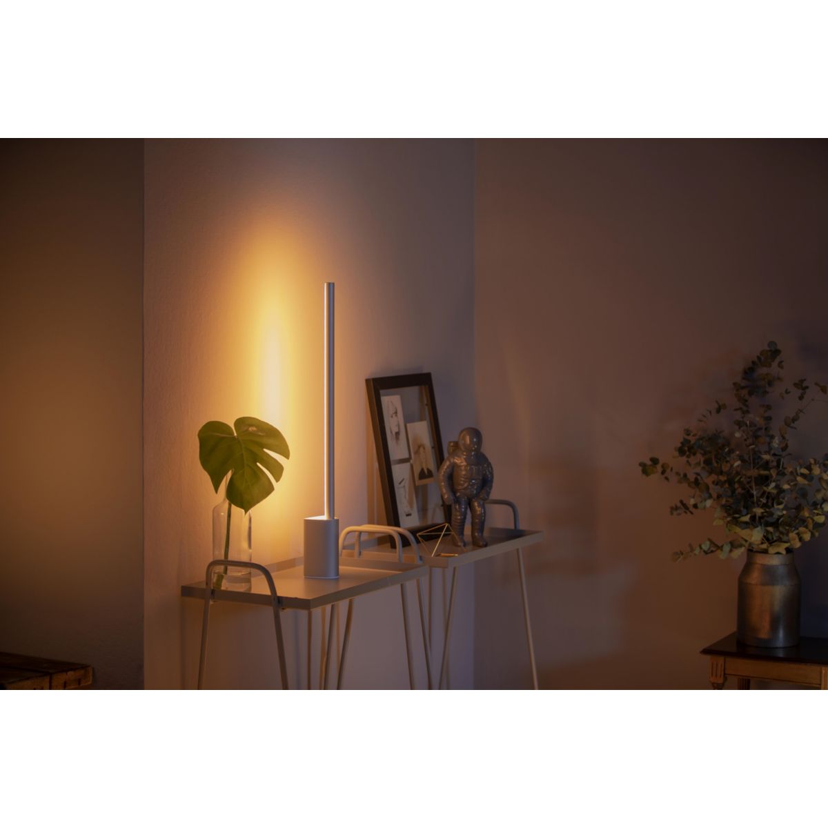 Lampe connectée Gradient Signe noir White&Color Ambiance noir, PHILIPS HUE