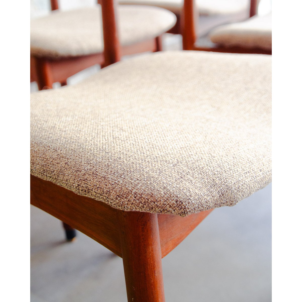 Lot de 4 chaises grain de café Alma N°1534 - Bon état beige, DEBONGOUT