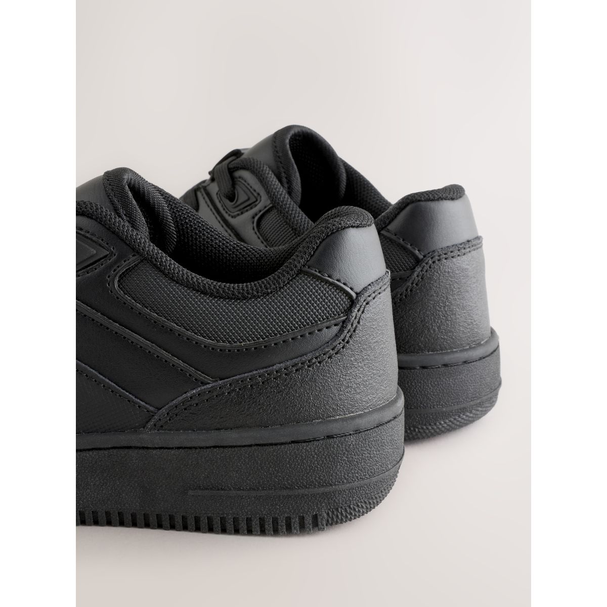 Chaussures d’école à lacets en cuir noir, NEXT