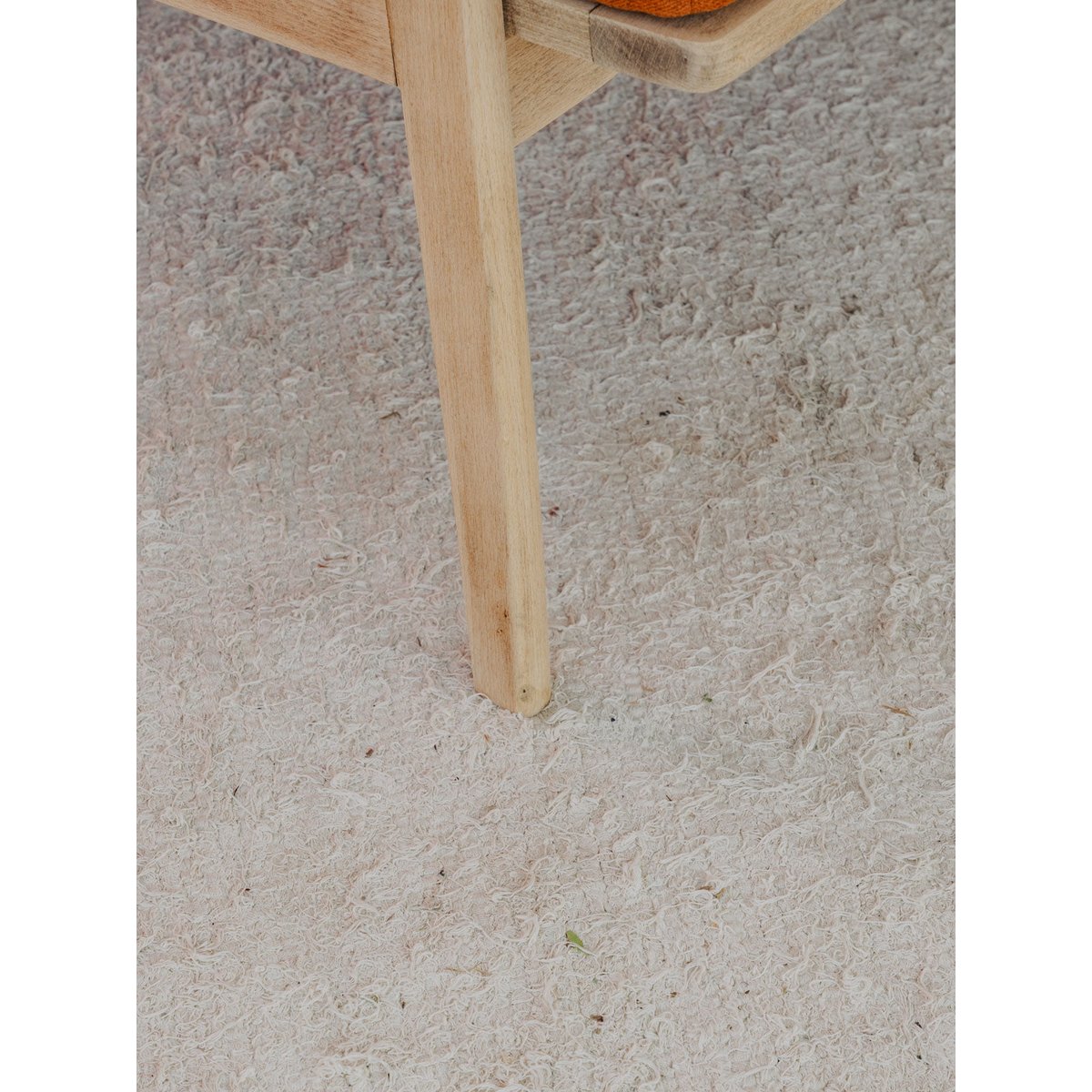 Fauteuil en bois et coussins en tissu orange Jakob N°1181 - Bon état bois clair, DEBONGOUT