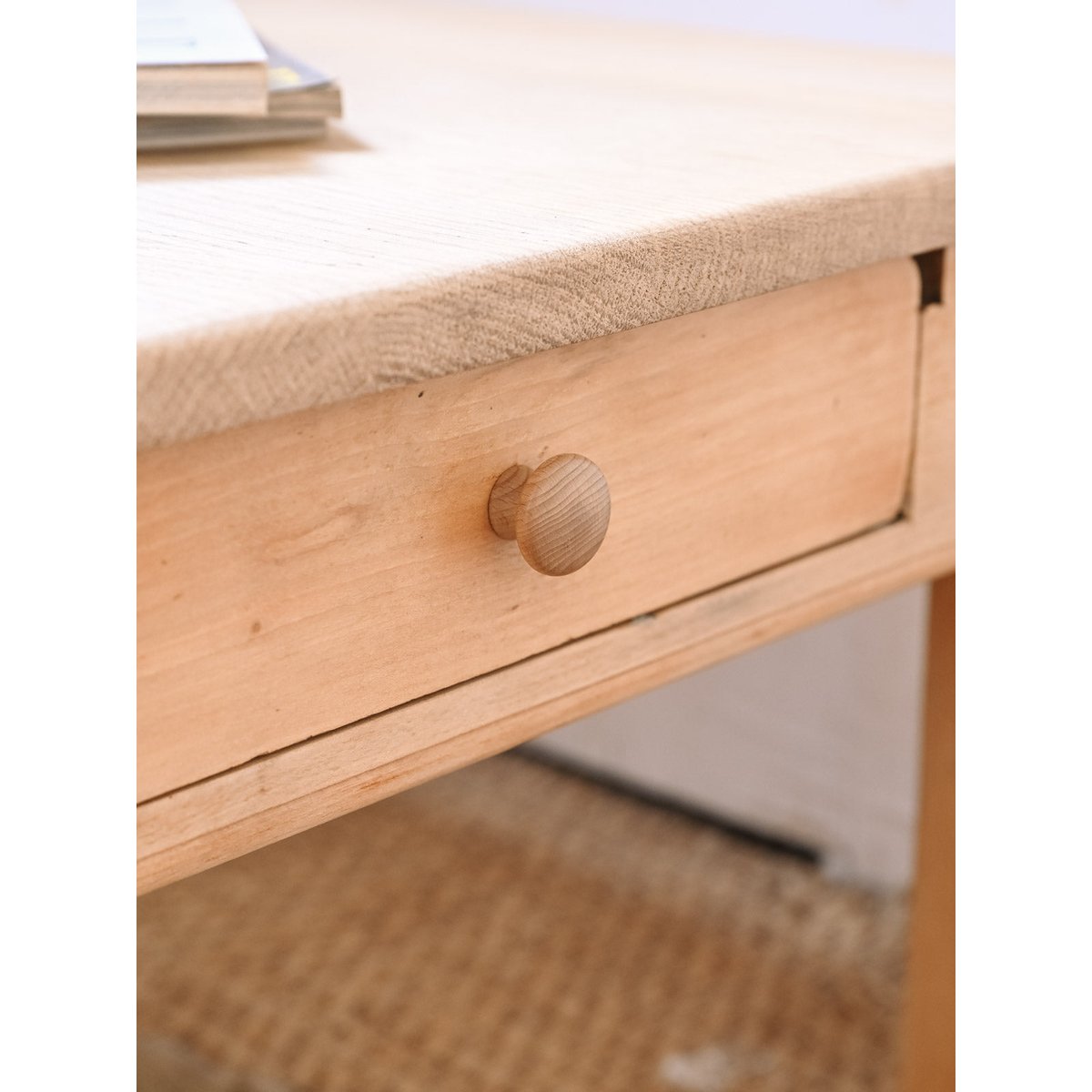 Table basse campagne en bois clair Léonie N°1159 - Bon état bois clair, DEBONGOUT