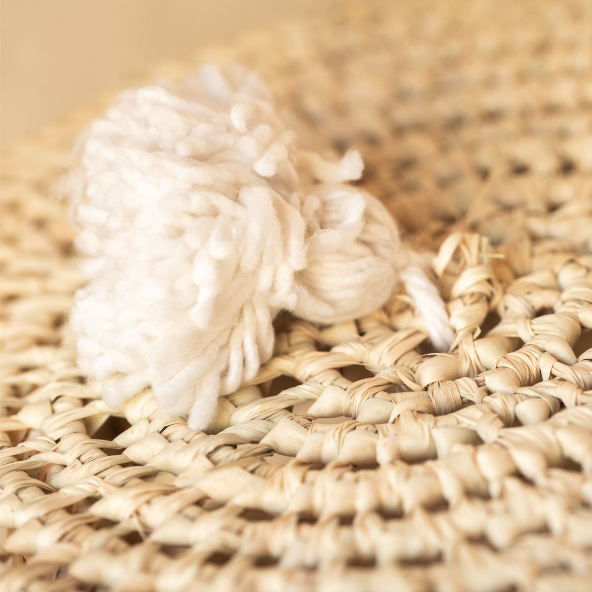 Panière a linge ajourée couvercle pompon - LOJI blanc, HOME MAISON