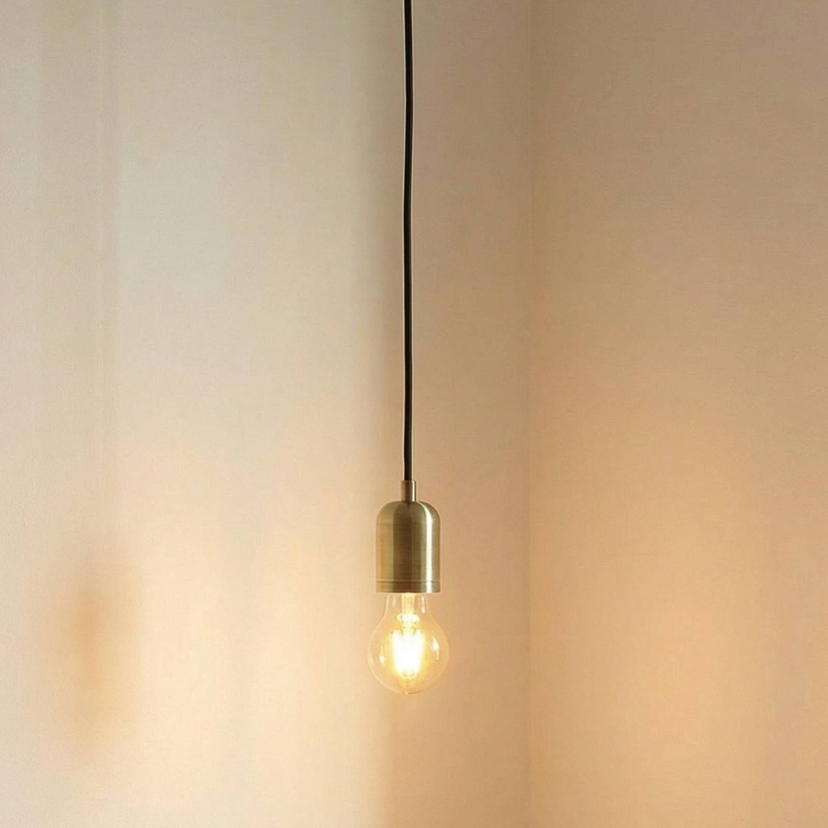 Suspension en aluminium moderne, Hattie laiton, LINDBY