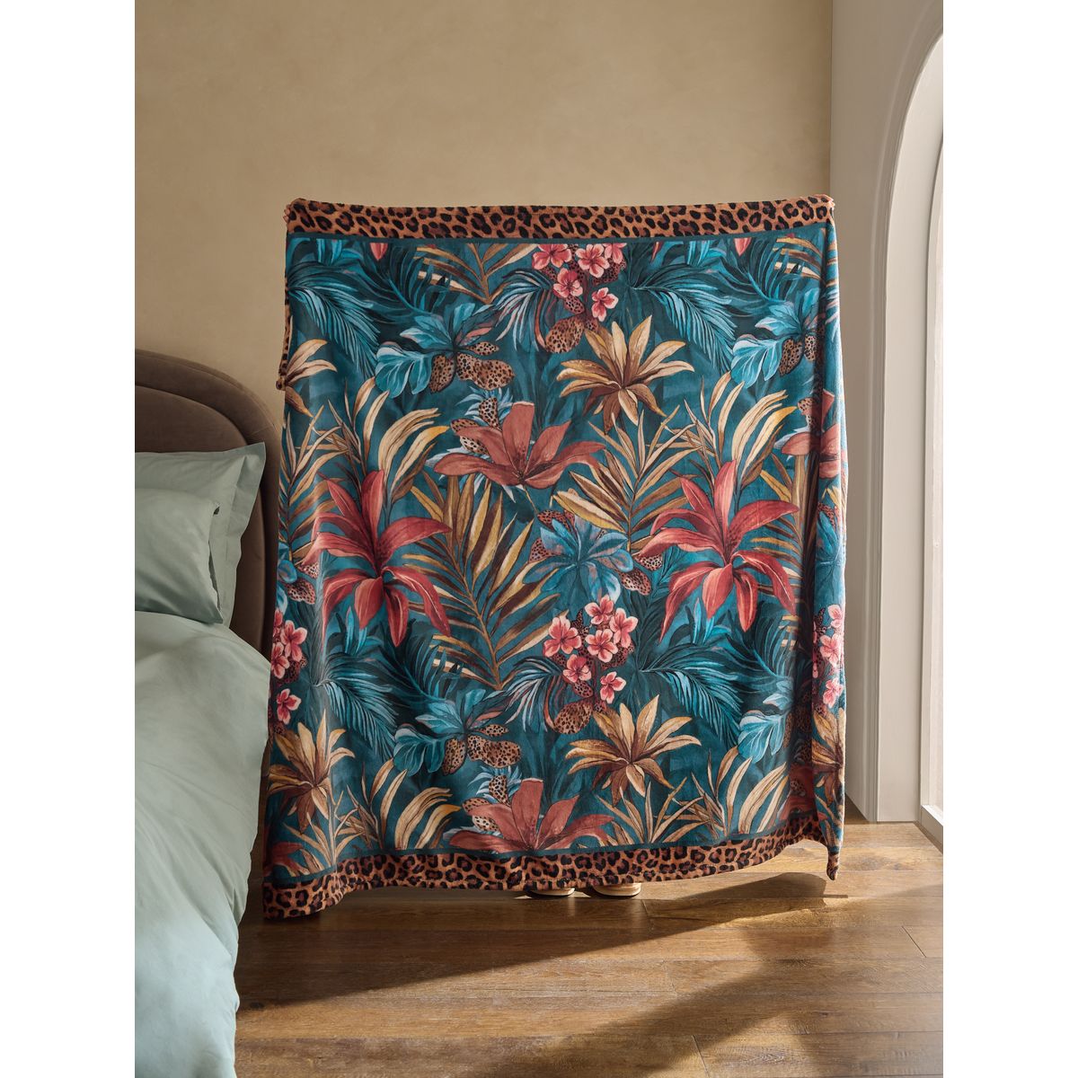 Jeté de lit en polaire à imprimé tropical bleu sarcelle, NEXT