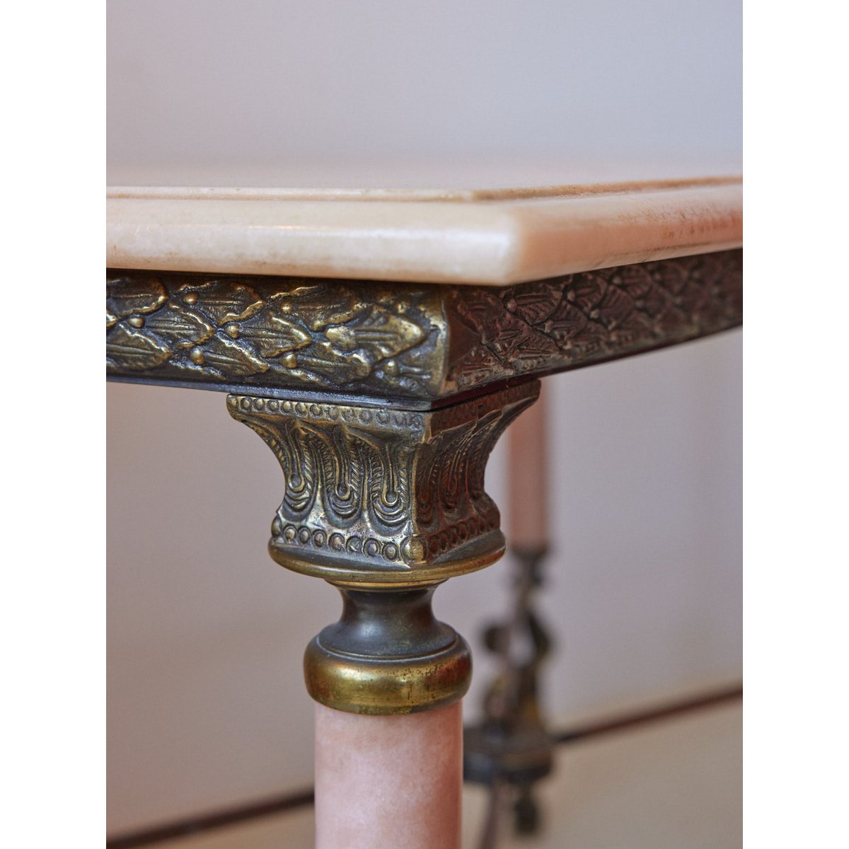 Table basse en marbre rose Marie-Pierre N°89 - Bon état rose, DEBONGOUT