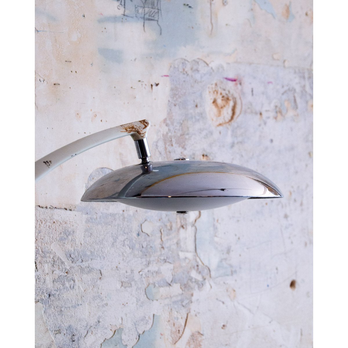 Lampe au design épuré Julia N°898 - Bon état blanc, DEBONGOUT