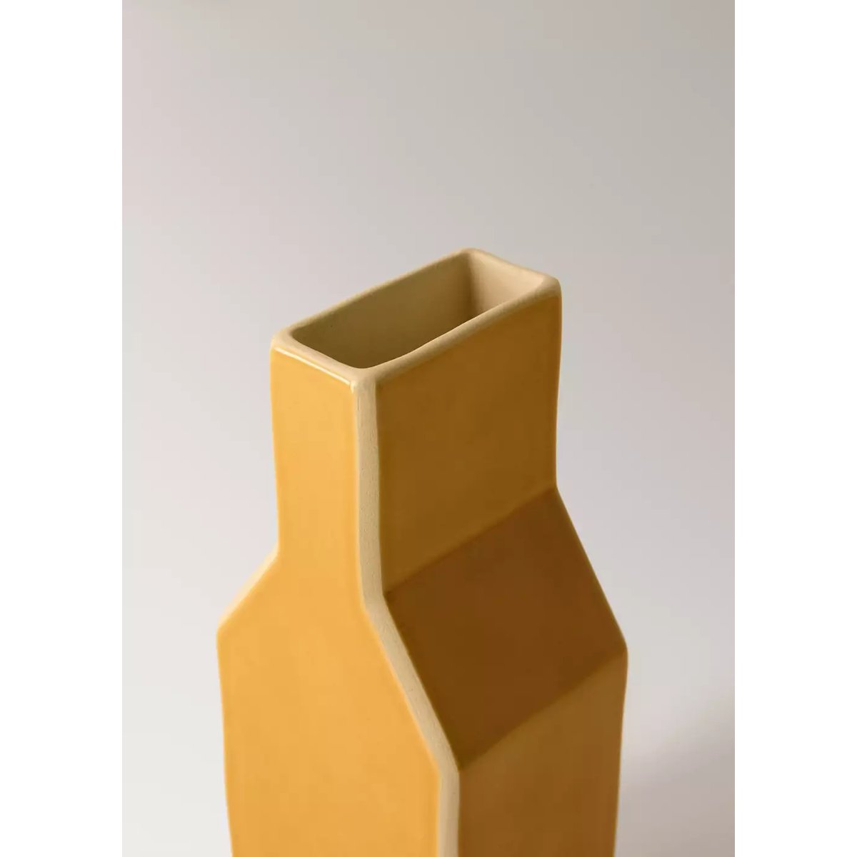 Vase en grès effet contraste de couleur format moyen moutarde, MANGO HOME