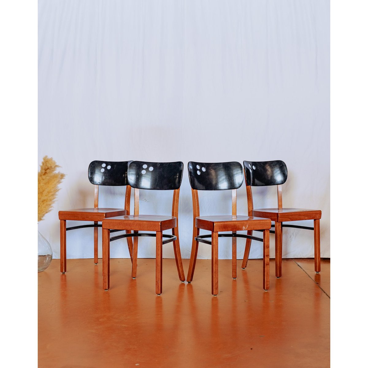 Chaise au dossier ajouré Alma N°1412 - Bon état bois foncé, DEBONGOUT