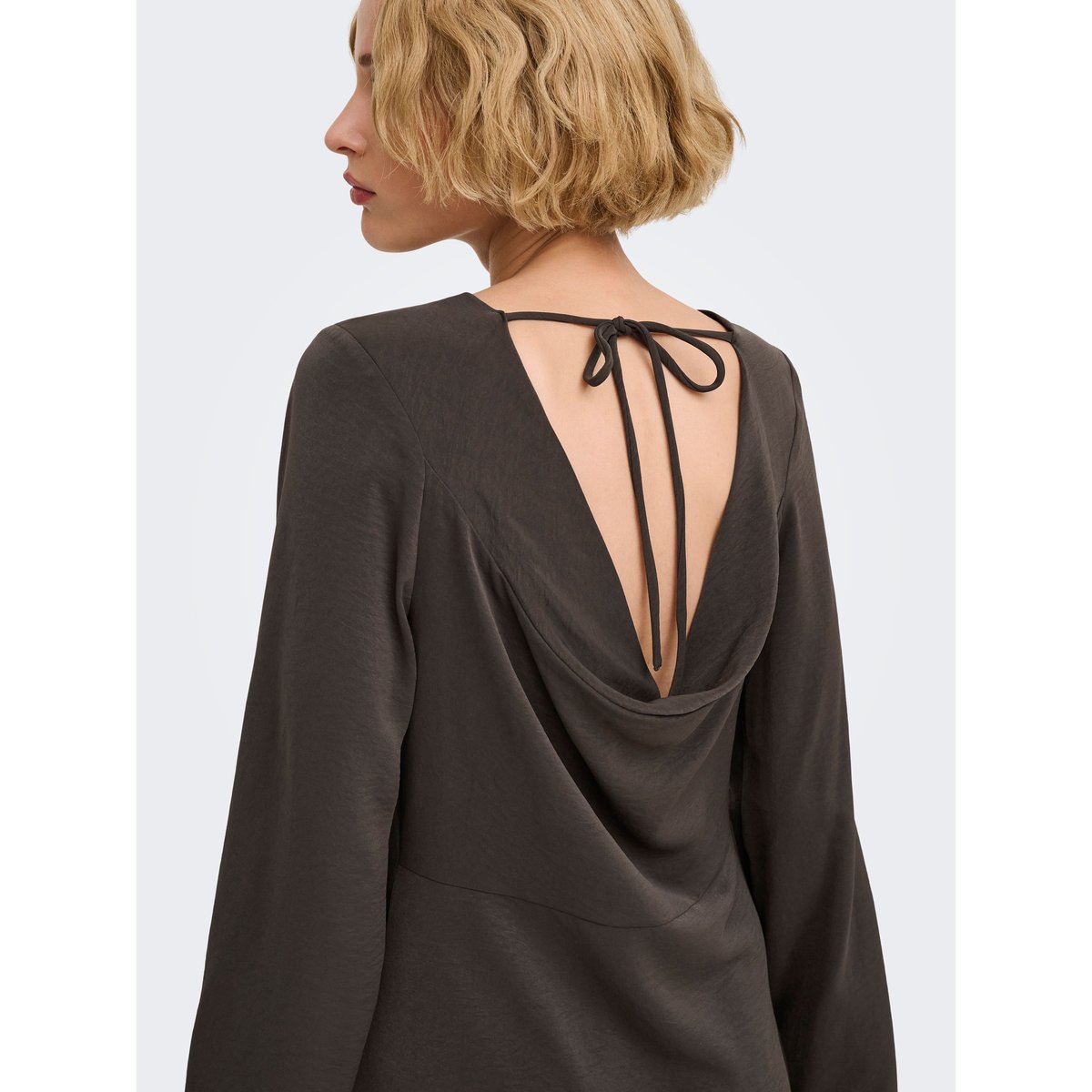 Robe noire - mulch 1, JDY