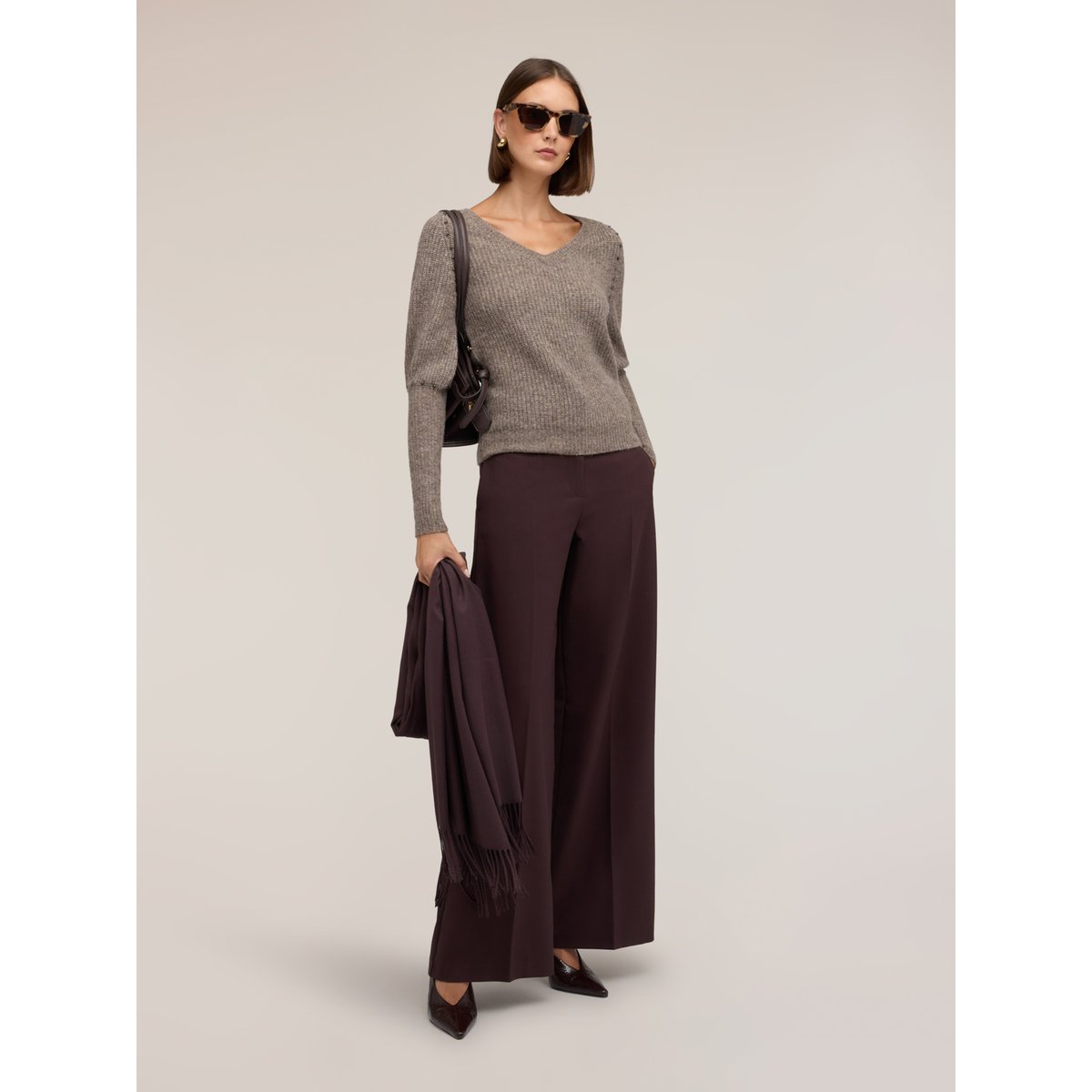 Pull à manches bouffantes avec clous beige, MOTIVI