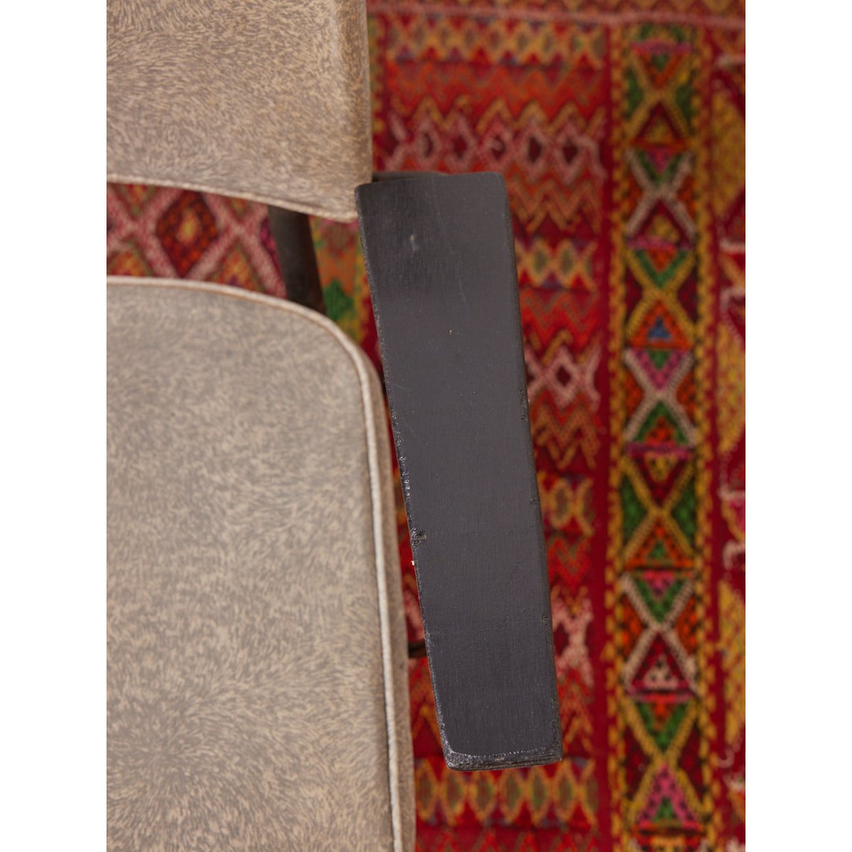 Paire de fauteuils en skaï Jakob N°1303 - Bon état gris, DEBONGOUT
