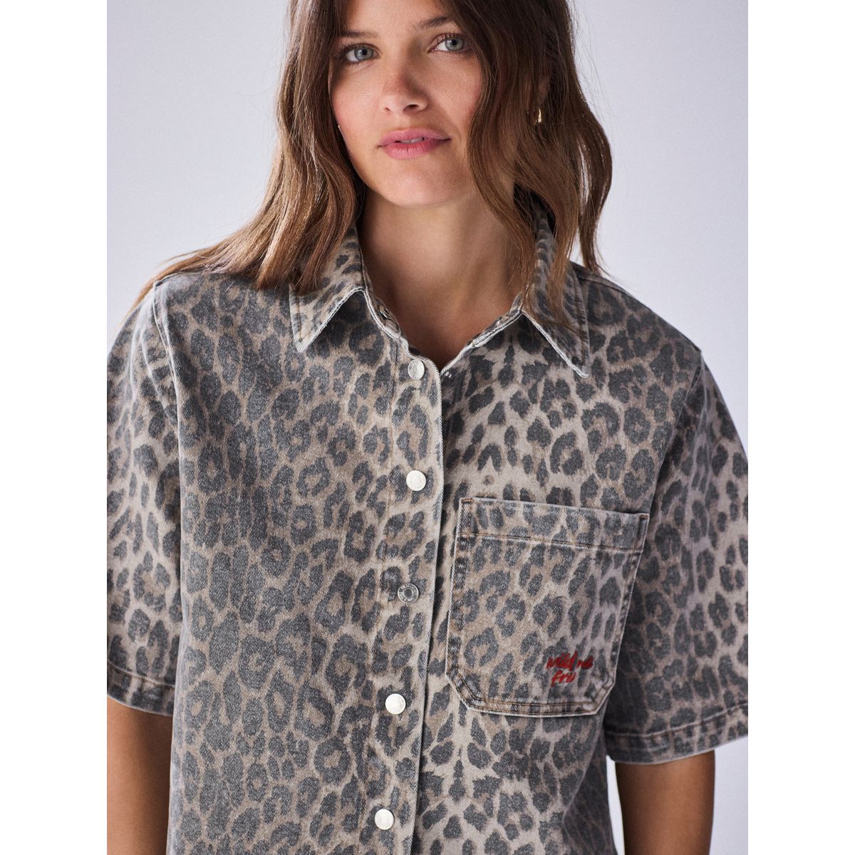 Chemise en jean à manches courtes léopard, NEXT