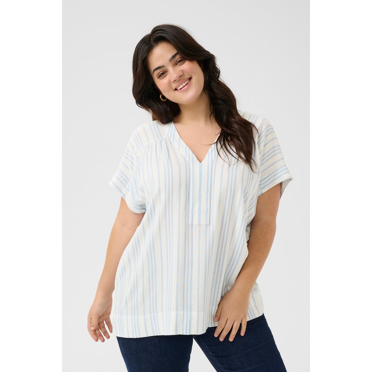 Blouse à manches courtes blanc chalk/bleu soft chambray rayé, KAFFE CURVE