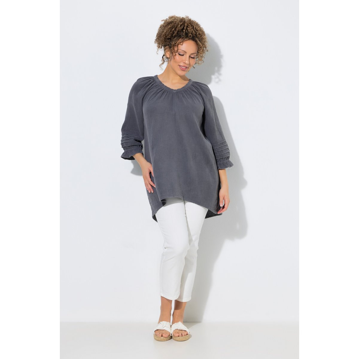 Blouse en mousseline, pinces, coupe A, col V gris graphite, ULLA POPKEN