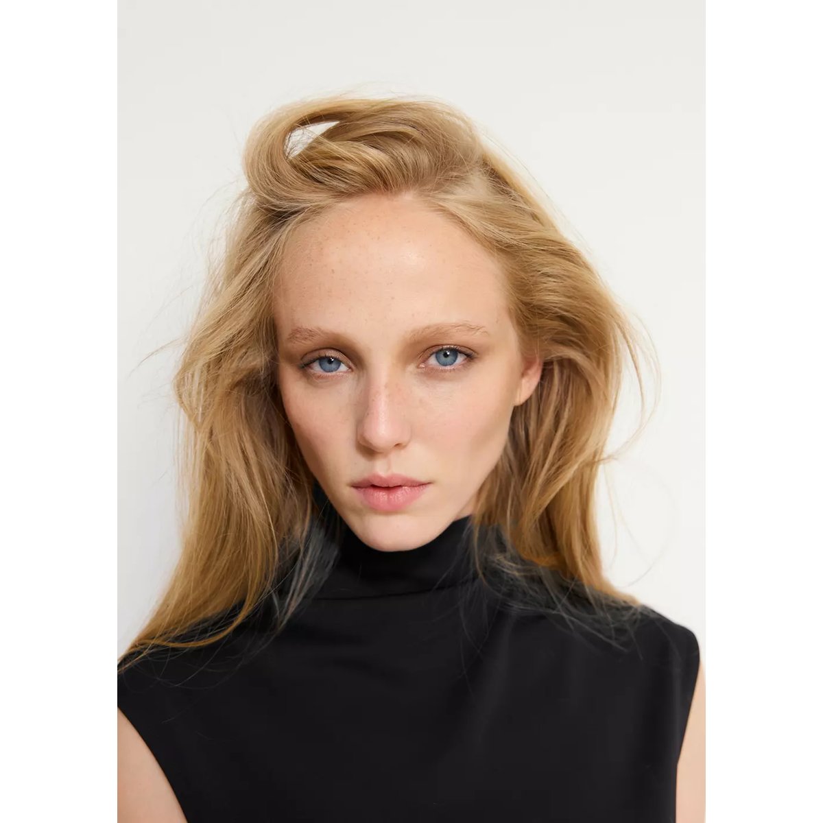 Robe asymétrique en dentelle noir, MANGO