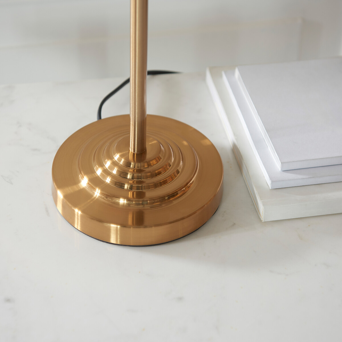 Harrington 3-Light Table Lamp in Vintage Brass natural, ÉDITÉ