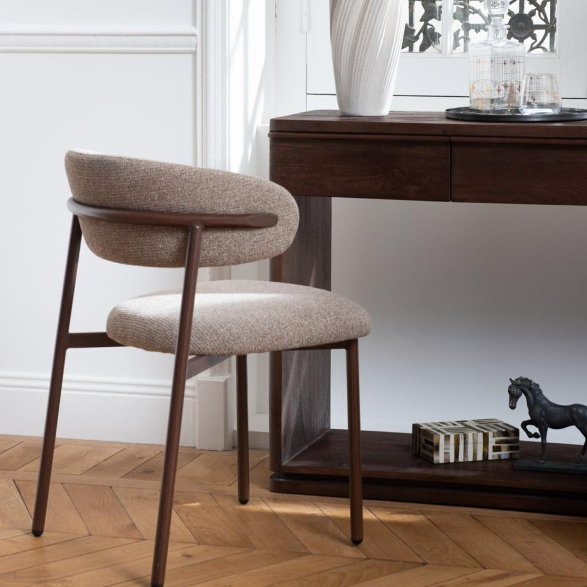 Chaise de salle à manger Curve en tissu marron avec piètement finition noyer (lot de 2) crème / ivoire, AMADEUS