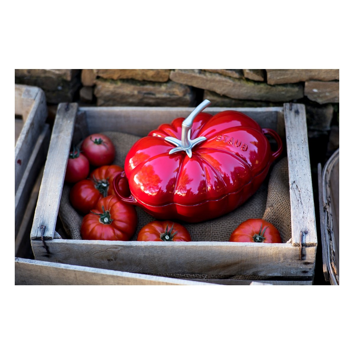 Cocotte Tomate Formes Spéciales Fonte Émaillée Rouge Cerise 25 Cm 2,9l couleur unique, STAUB