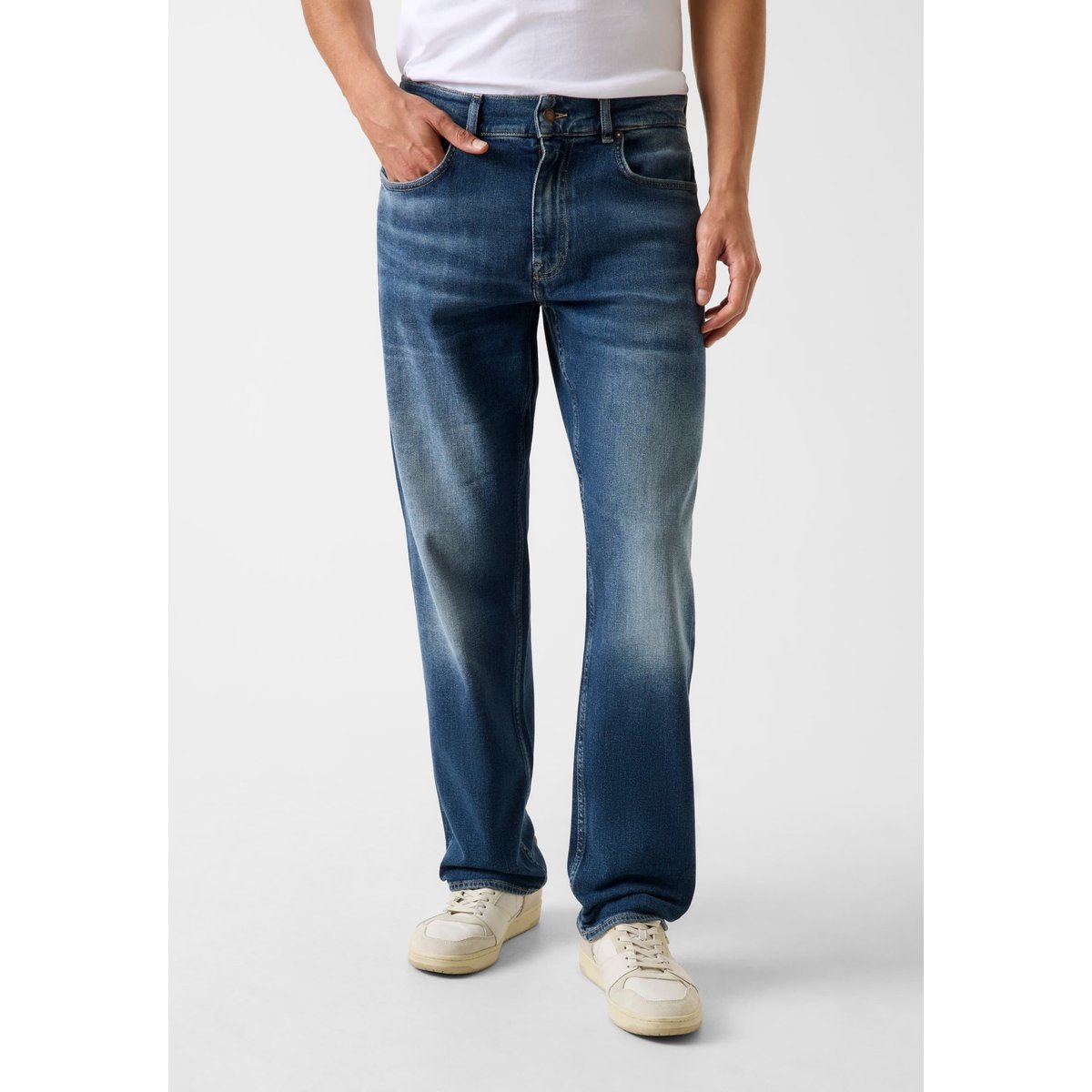 Jean Droit Damon bleu, GUESS
