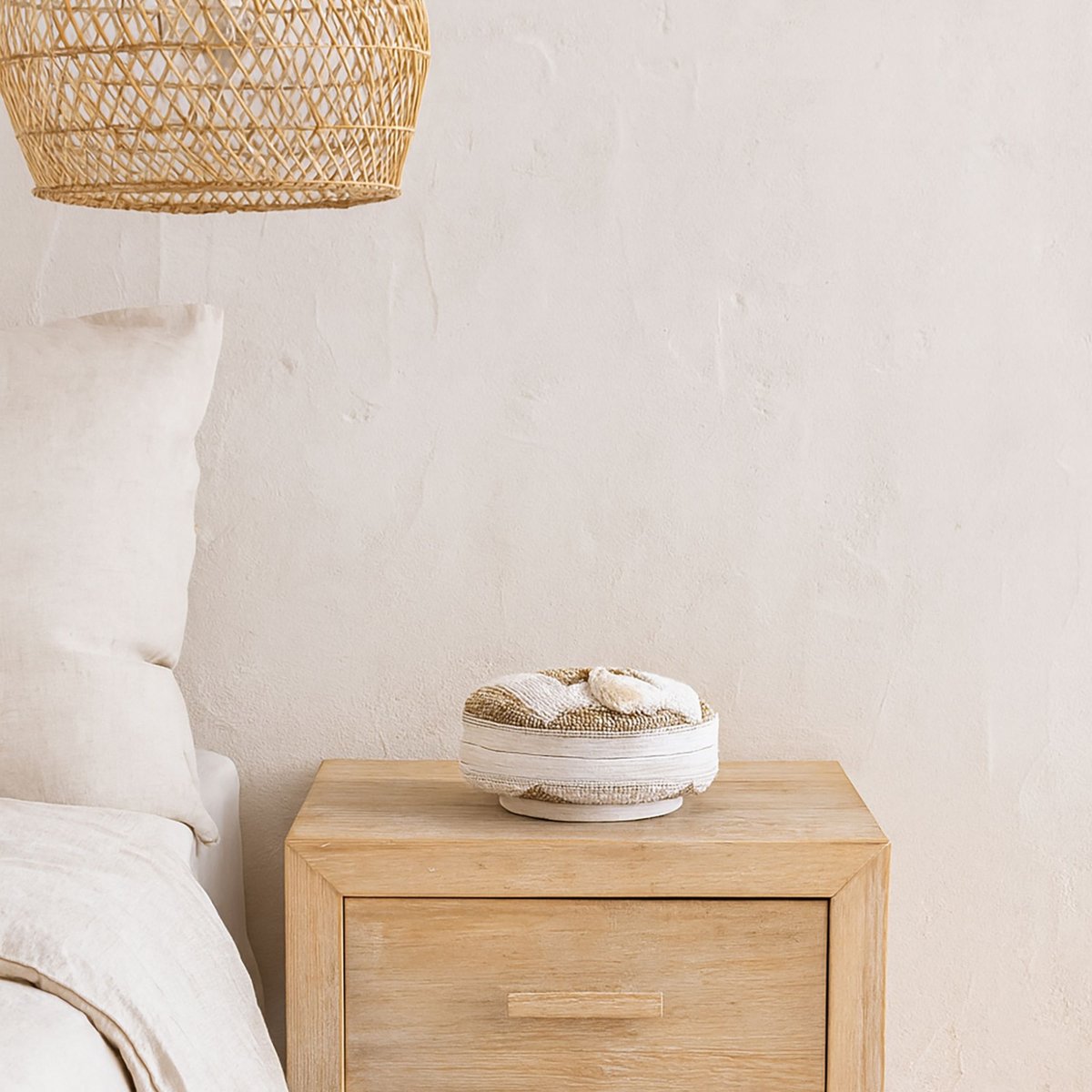 Boite en bambou ornée de perles blanc-naturel-taupe, NOW'S HOME