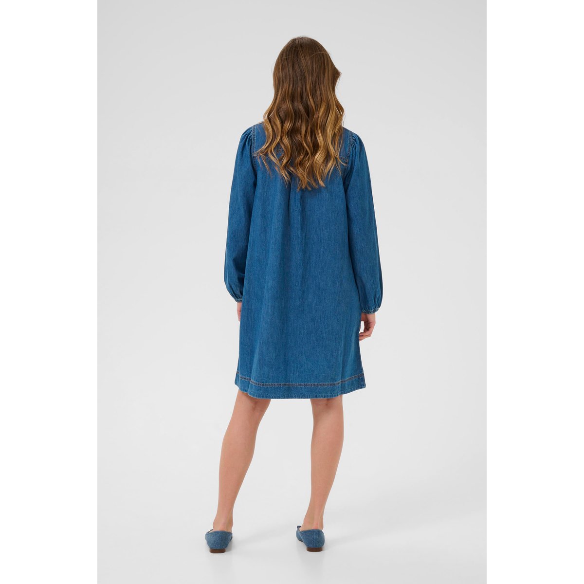 Robe bleu foncé lavé, CULTURE