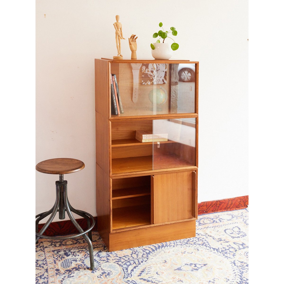 Vitrine en bois Victoria N°1360 - Bon état bois clair, DEBONGOUT