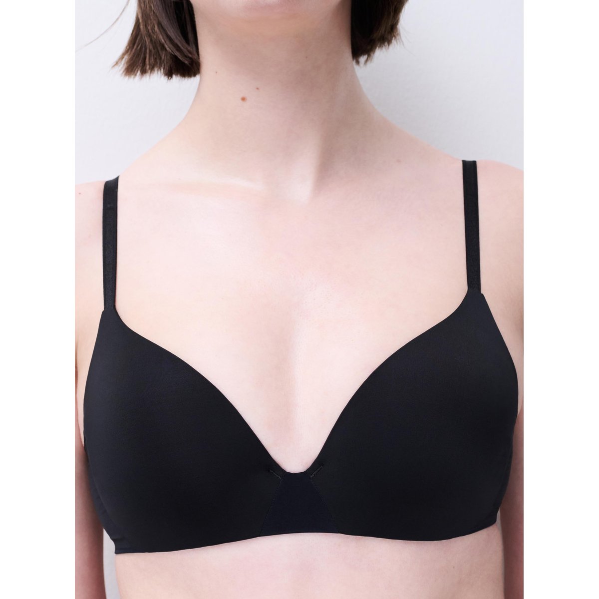 Soutien-gorge sans armature triangle coques ESSENTIALL noir, CHANTELLE